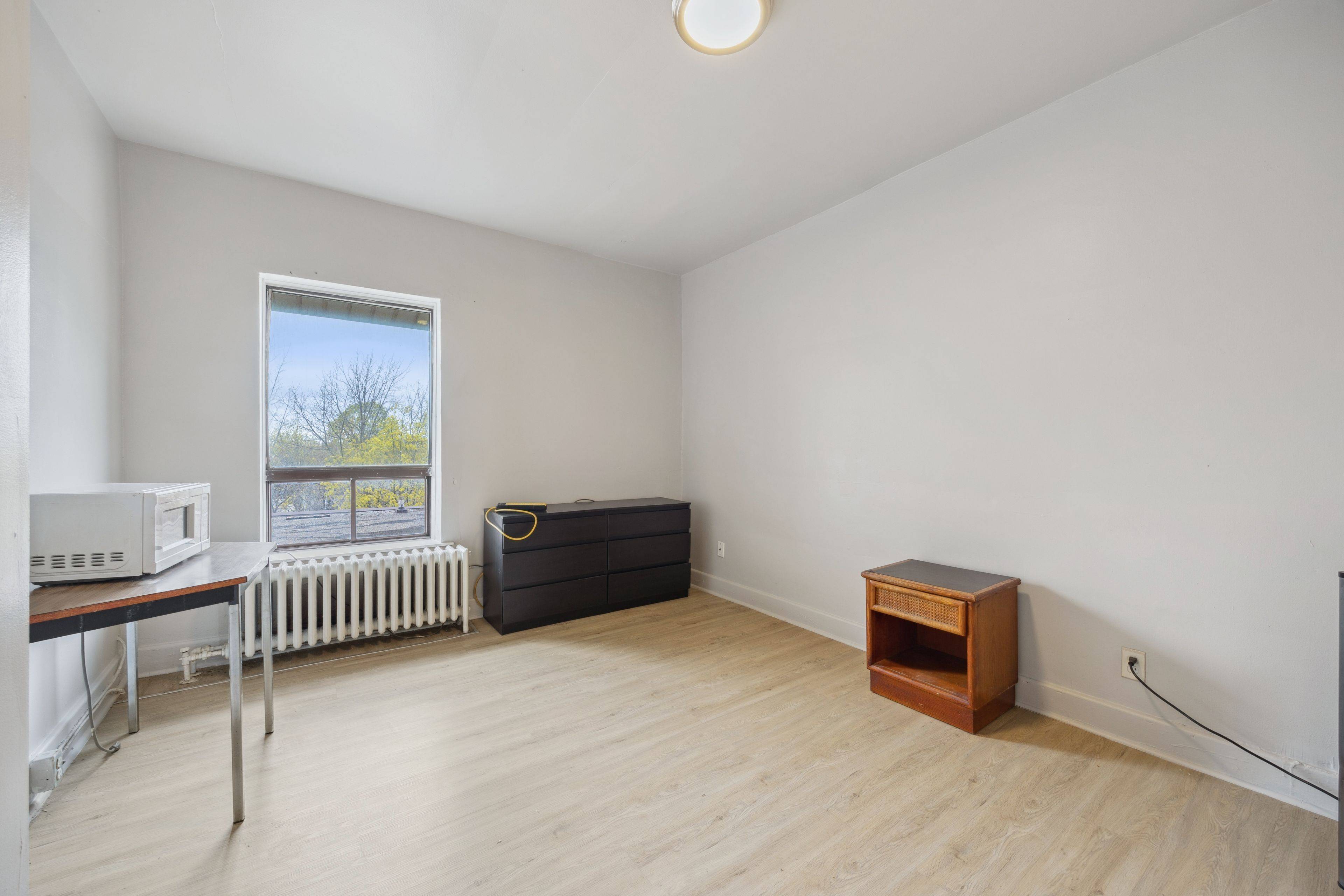 Oshawa, ON L1H 4J4,394 Simcoe ST S #109
