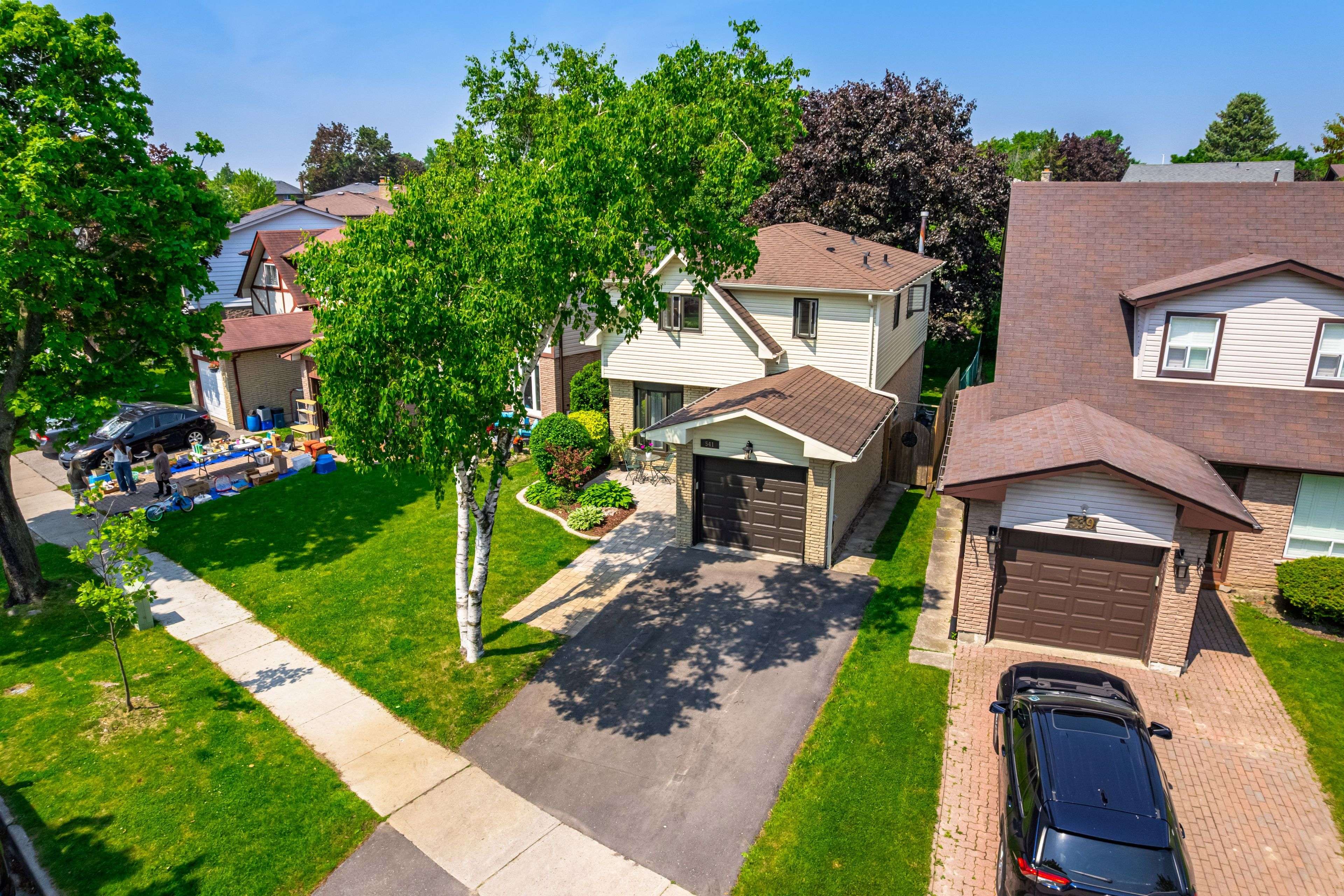 Pickering, ON L1W 2Z9,541 Creekview CIR
