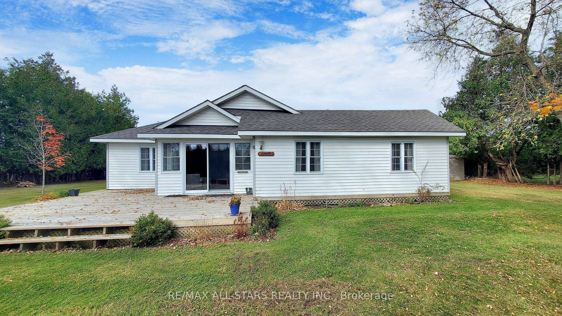 8 Tikvah CIR, Georgina, ON L4P 3C8