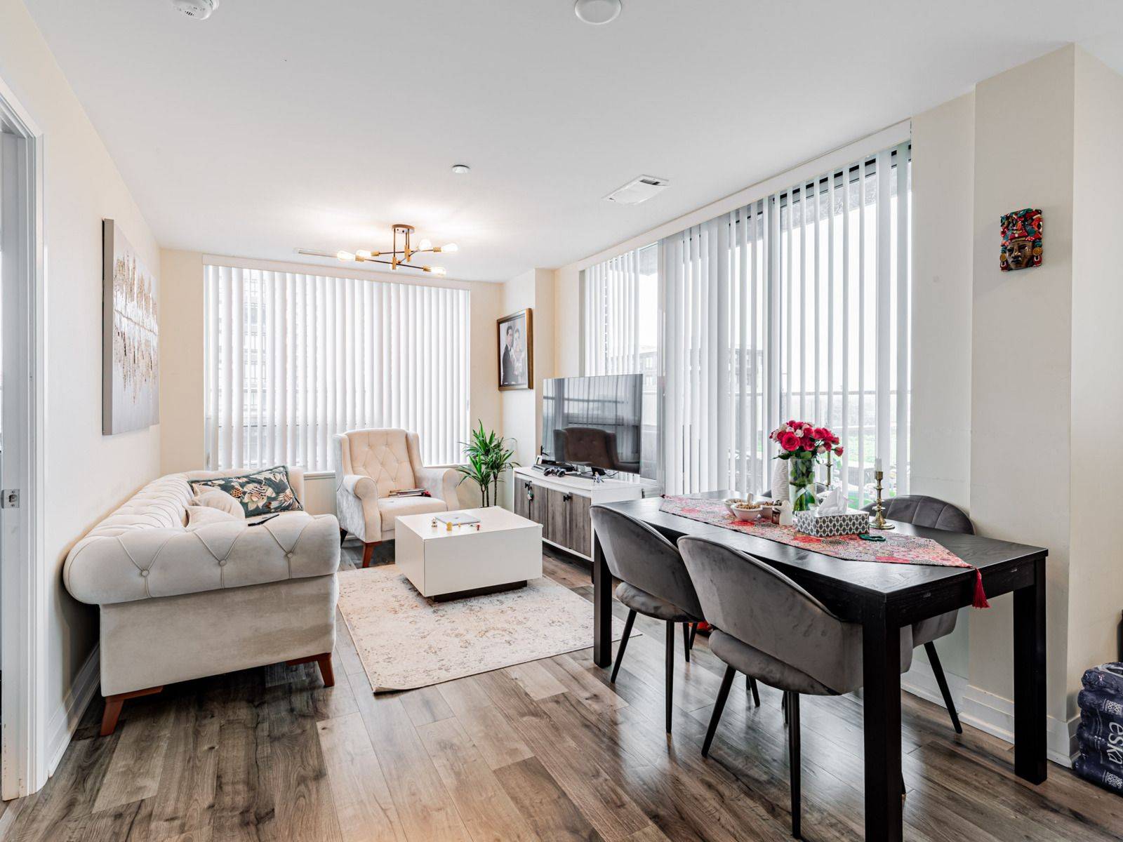 Markham, ON L3R 5M5,18 Uptown DR #826