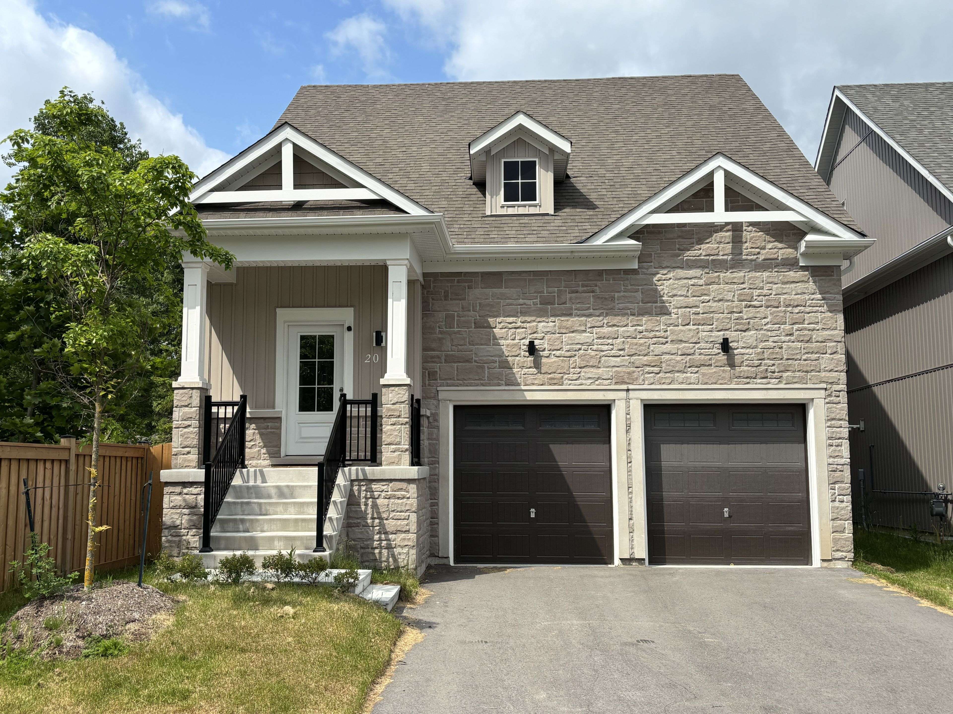 20 62nd ST S #Main & 2nd Flr, Wasaga Beach, ON L9Z 1V5
