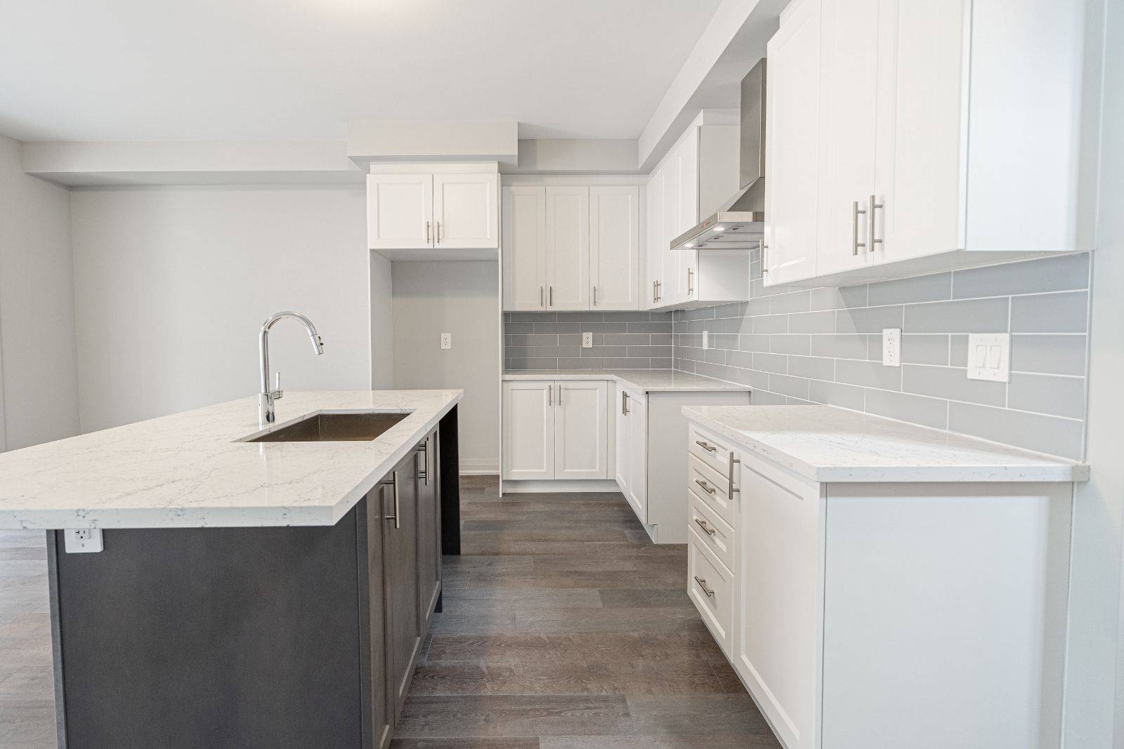 Barrie, ON L9J 0Z4,25 Amsterdam DR