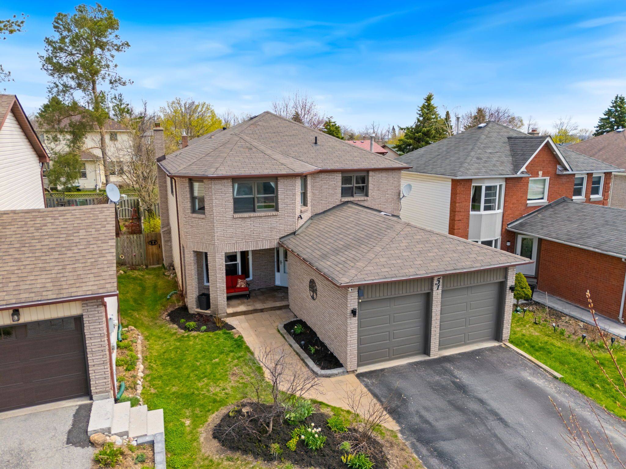51 SHAKESPEARE CRES, Barrie, ON L4N 6C1