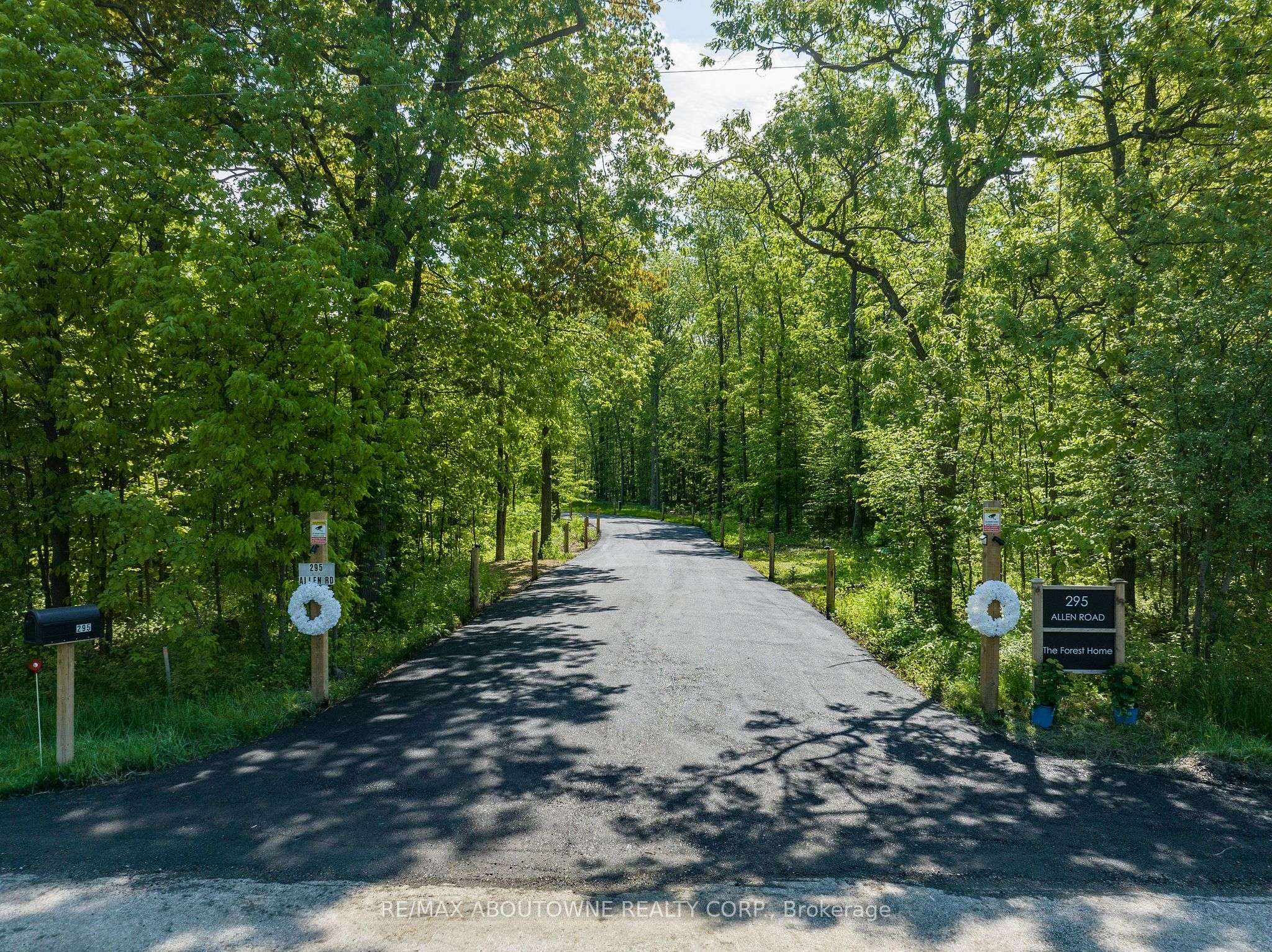 Grimsby, ON L3M 4E7,295 Allen RD