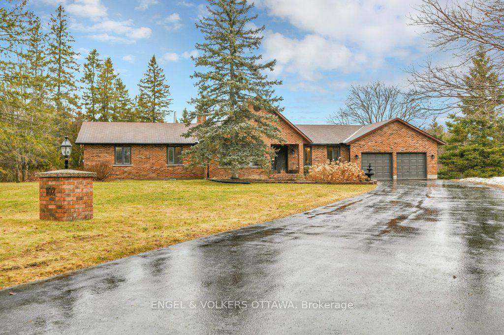 102 Delaney DR, Carp - Huntley Ward, ON K0A 1L0