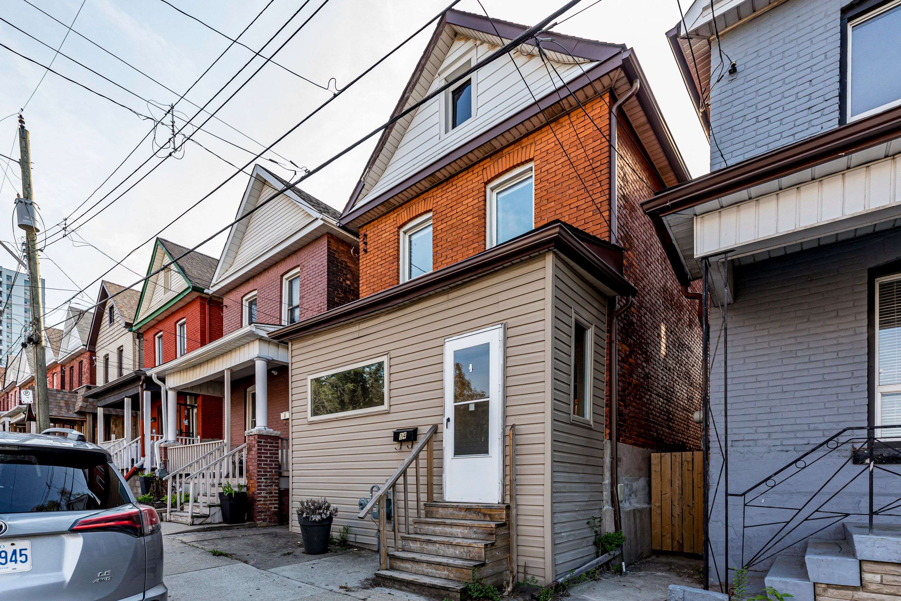 Hamilton, ON L8R 2W7,14 Greig ST