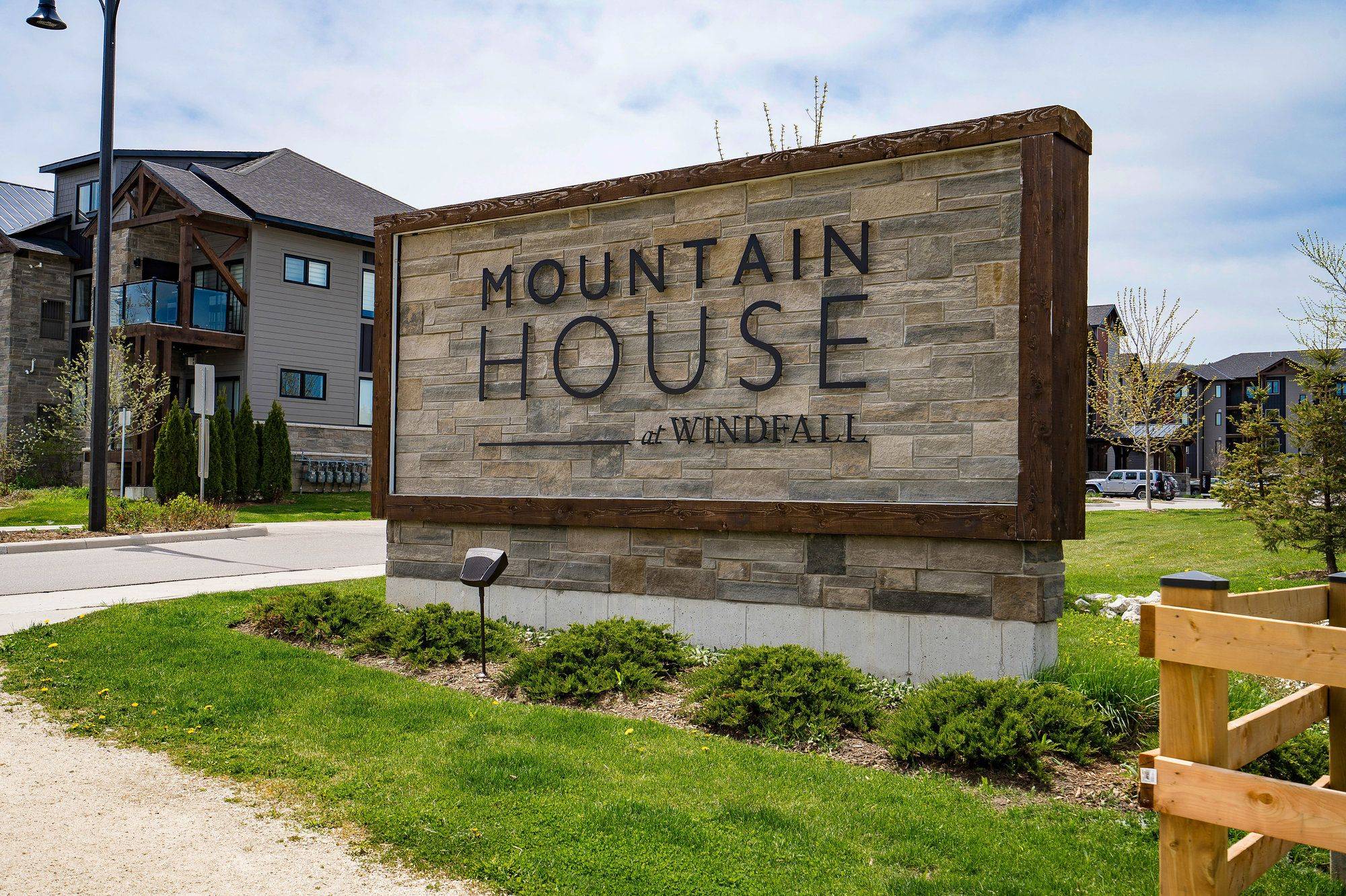 21 Beckwith LN #206, Blue Mountains, ON L9Y 3B6