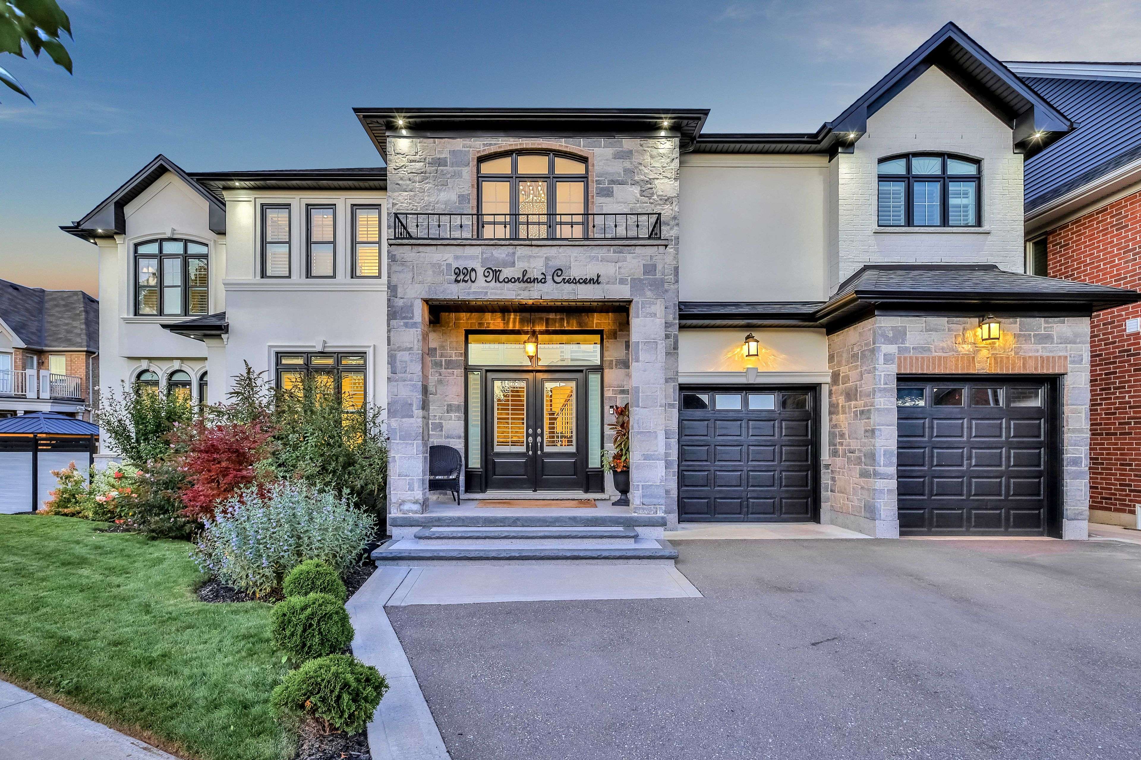 Hamilton, ON L9K 1S6,220 MOORLAND CRES