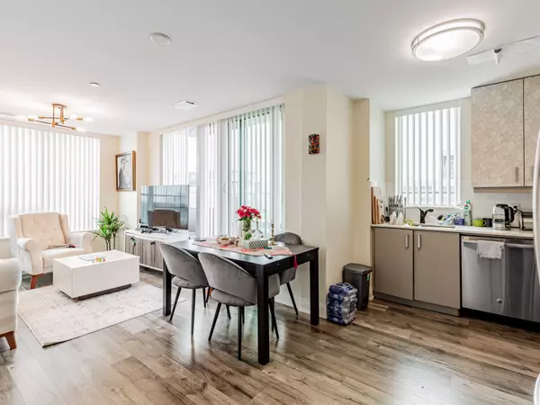 Markham, ON L3R 5M5,18 Uptown DR #826
