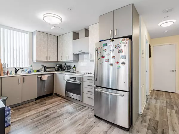 Markham, ON L3R 5M5,18 Uptown DR #826