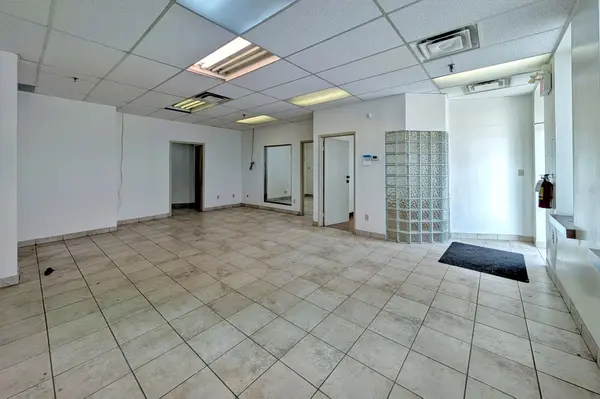 Toronto W05, ON M3J 2J5,850 Flint RD