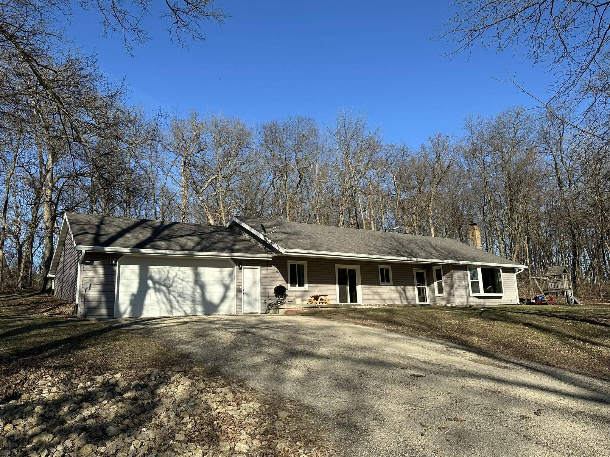 701 S Silberman Rd, Pearl City, IL 61062