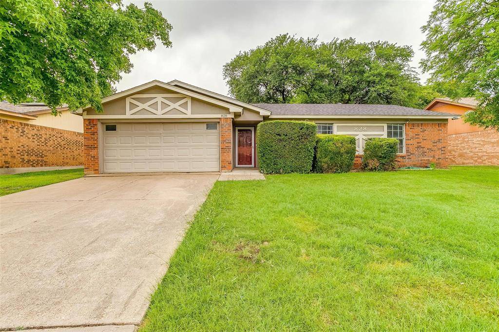 828 Lynne Lane, Burleson, TX 76028