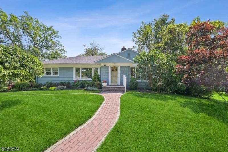 44 Harvey Dr, Summit City, NJ 07901