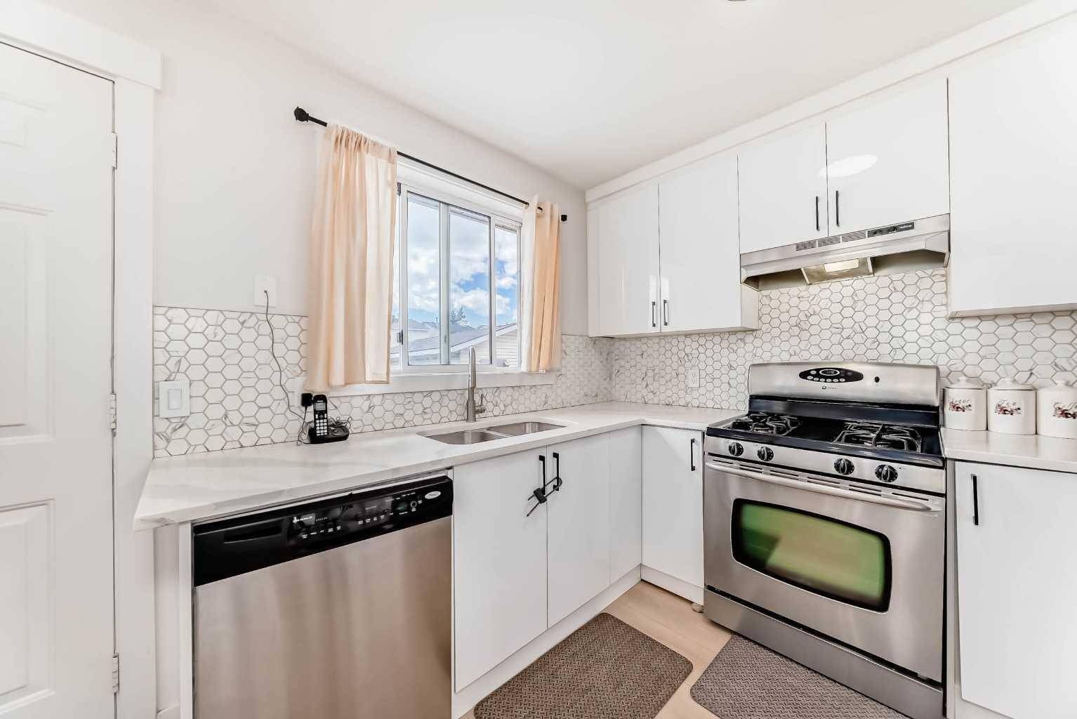 Calgary, AB T3J3E1,114 Martinbrook RD Northeast