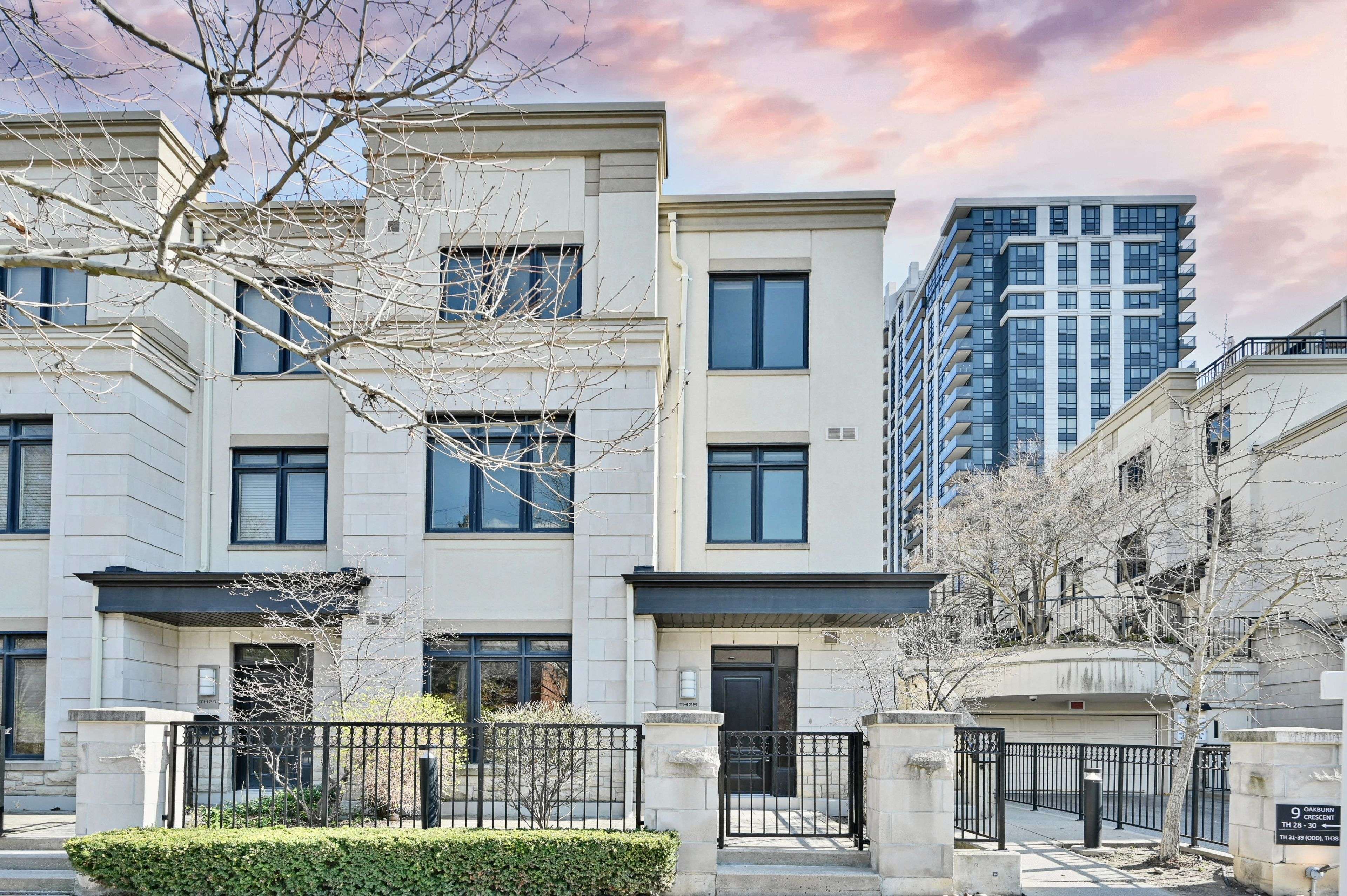 9 Oakburn CRES #Th 28, Toronto C14, ON M2N 2T5