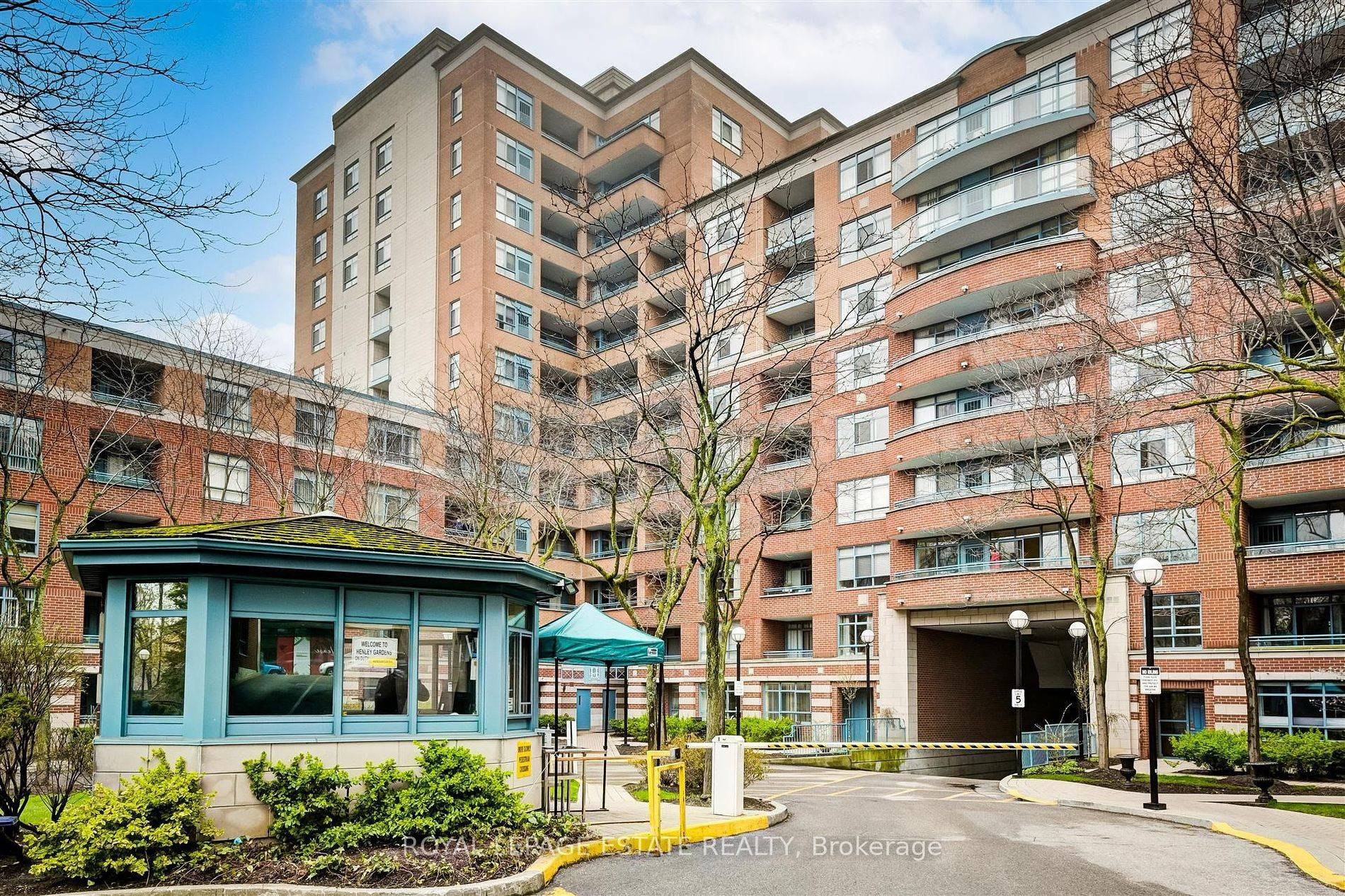 1093 Kingston RD #810, Toronto E06, ON M1N 4E2