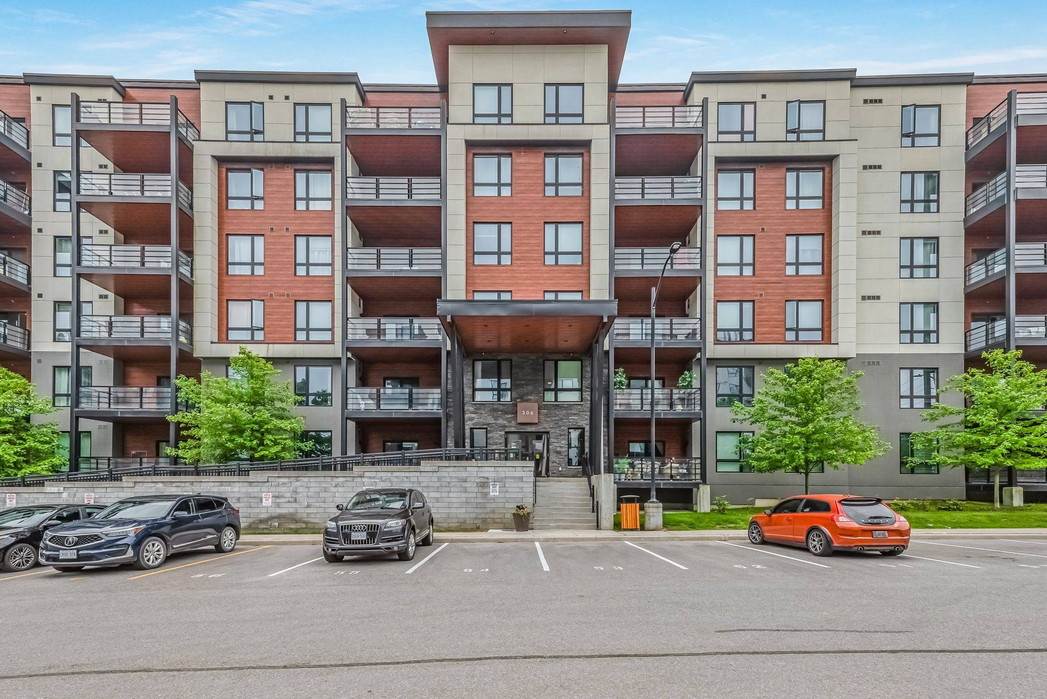 306 Essa RD #614, Barrie, ON L9J 0H5