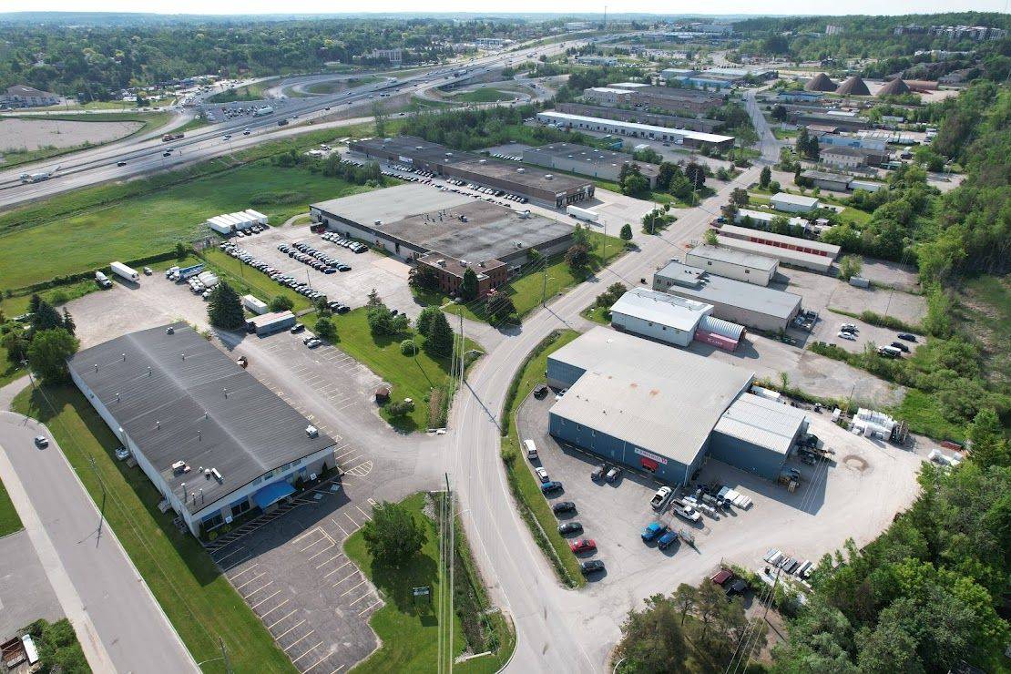 92 Morrow RD, Barrie, ON L4N 3V8