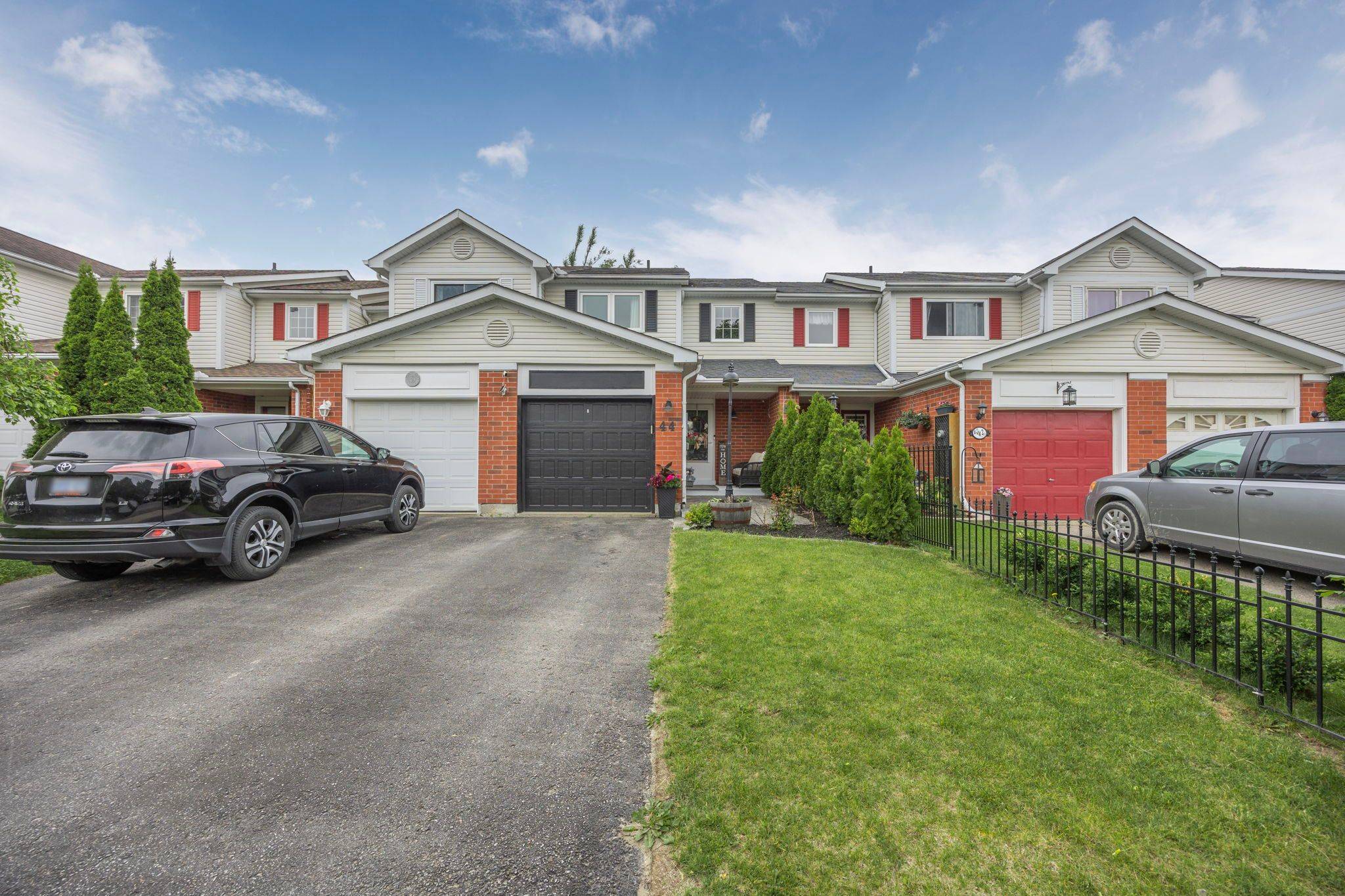 44 Pickett CRES, Barrie, ON L4N 8B8