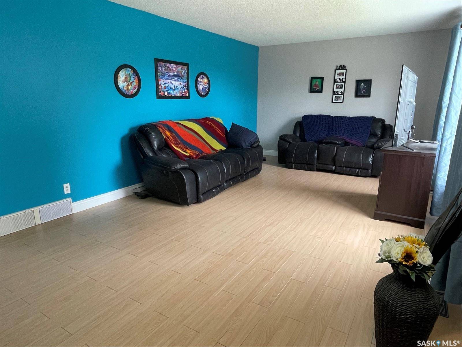 Torquay, SK S0C 2L0,521 Tiverton AVENUE