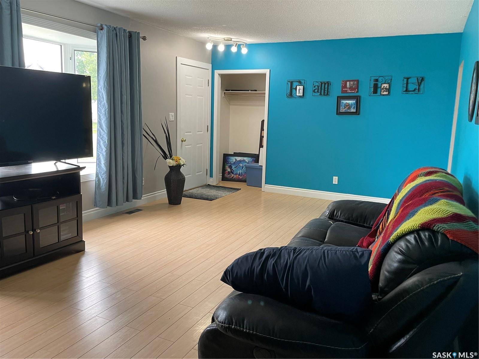 Torquay, SK S0C 2L0,521 Tiverton AVENUE