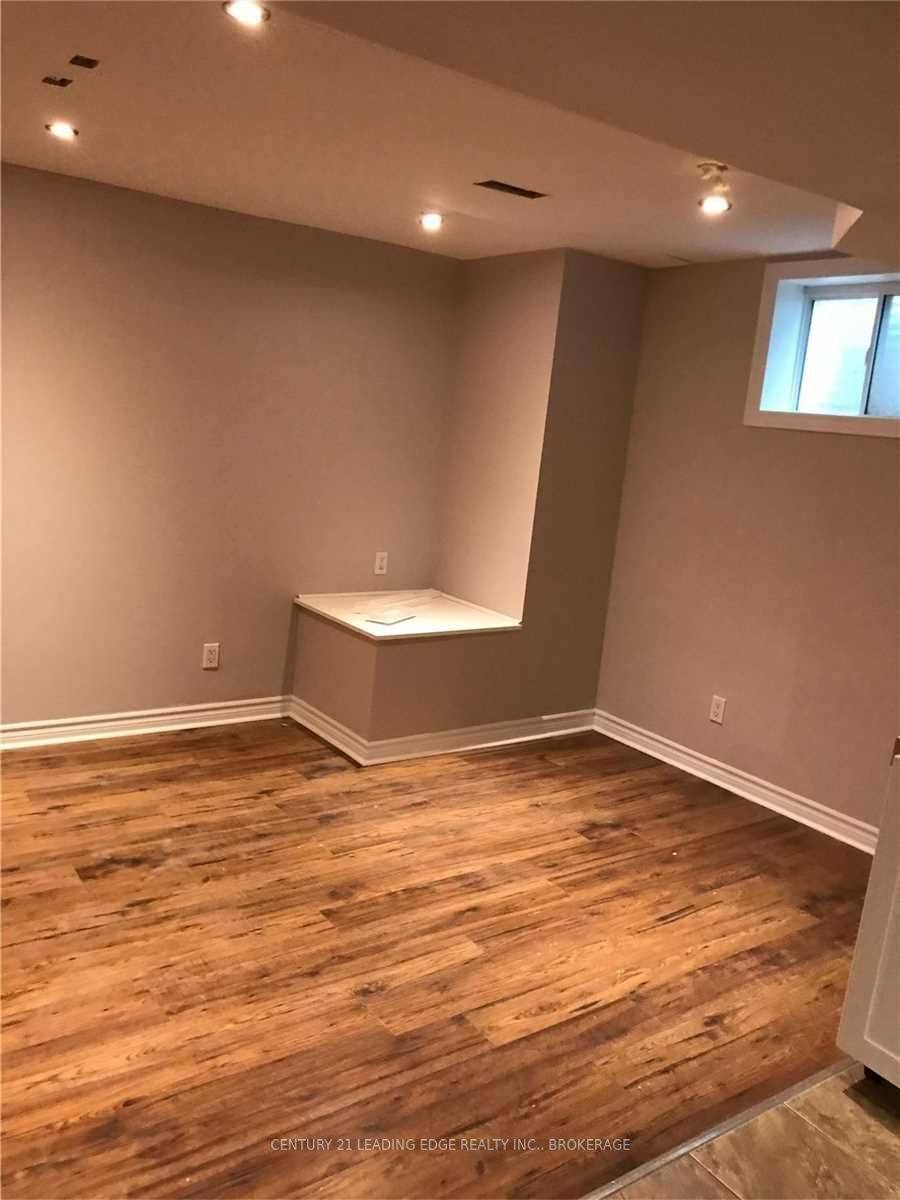 Milton, ON L9T 7B9,967 MCTRACH CRES #BSMT