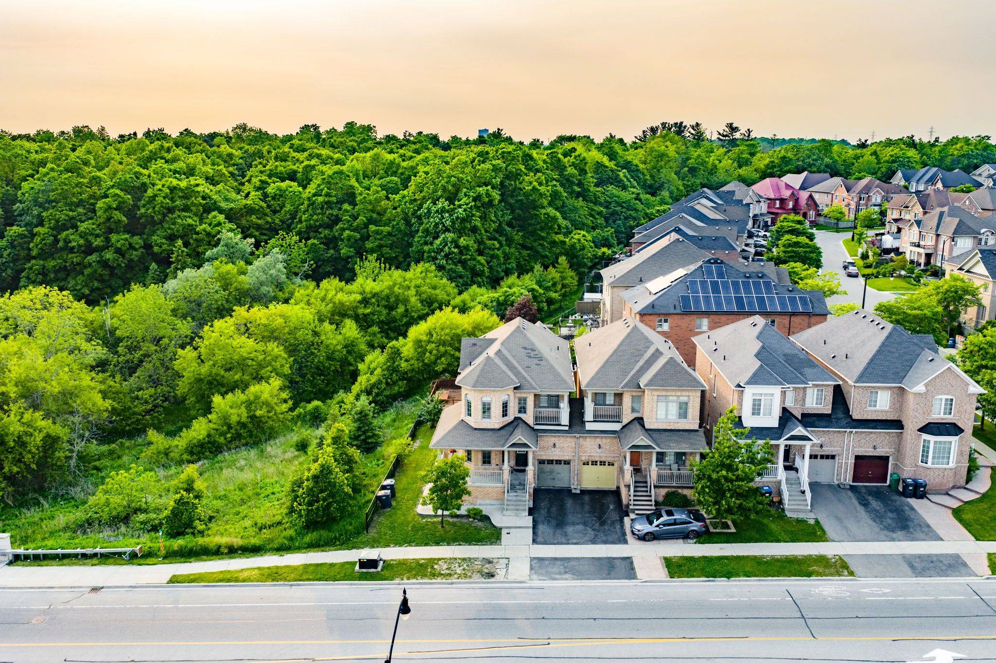 Brampton, ON L6Y 0G8,36 BONNIE BRAES DR