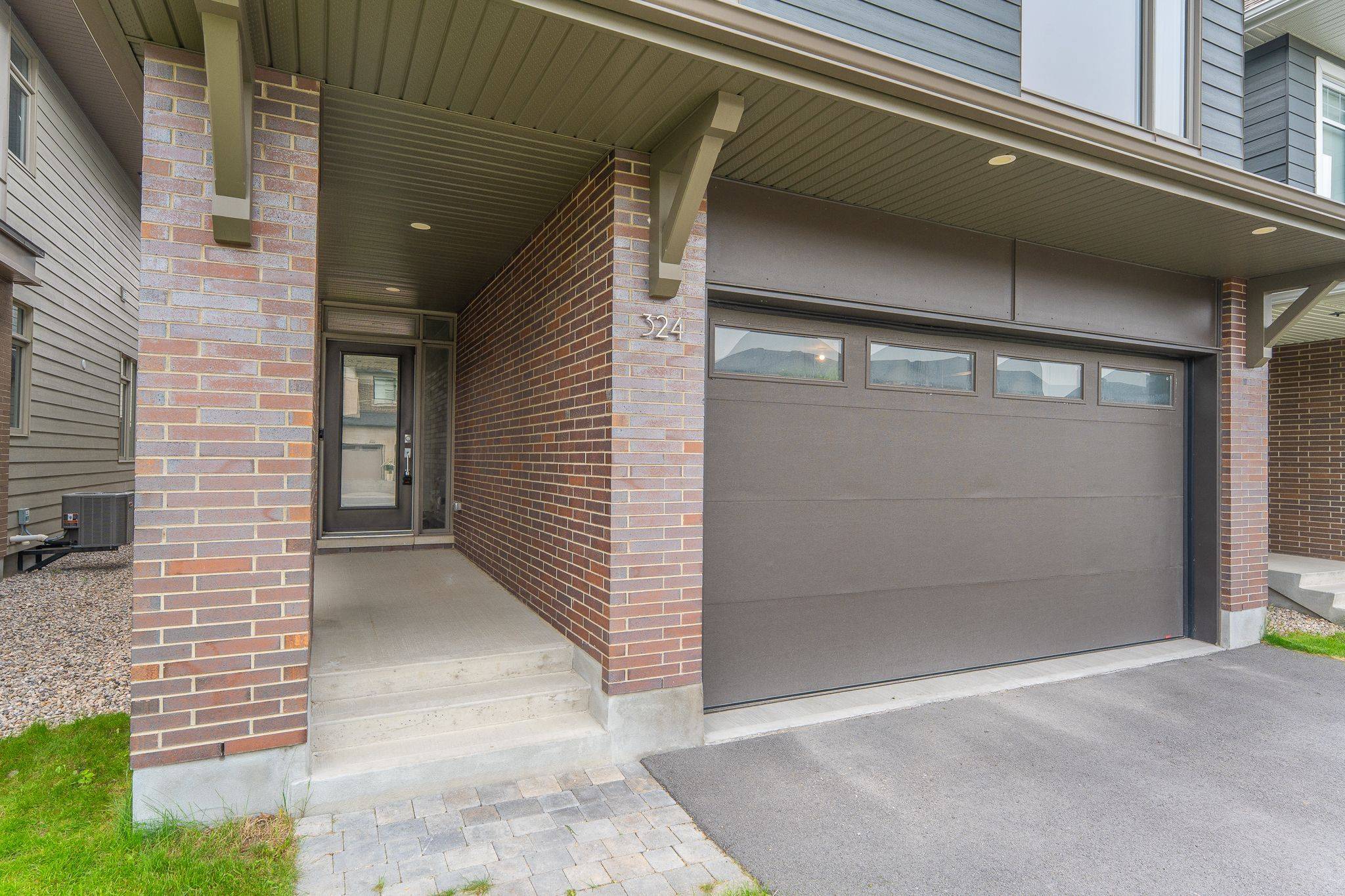 Manor Park - Cardinal Glen And Area, ON K1K 4K7,324 Lysander PL