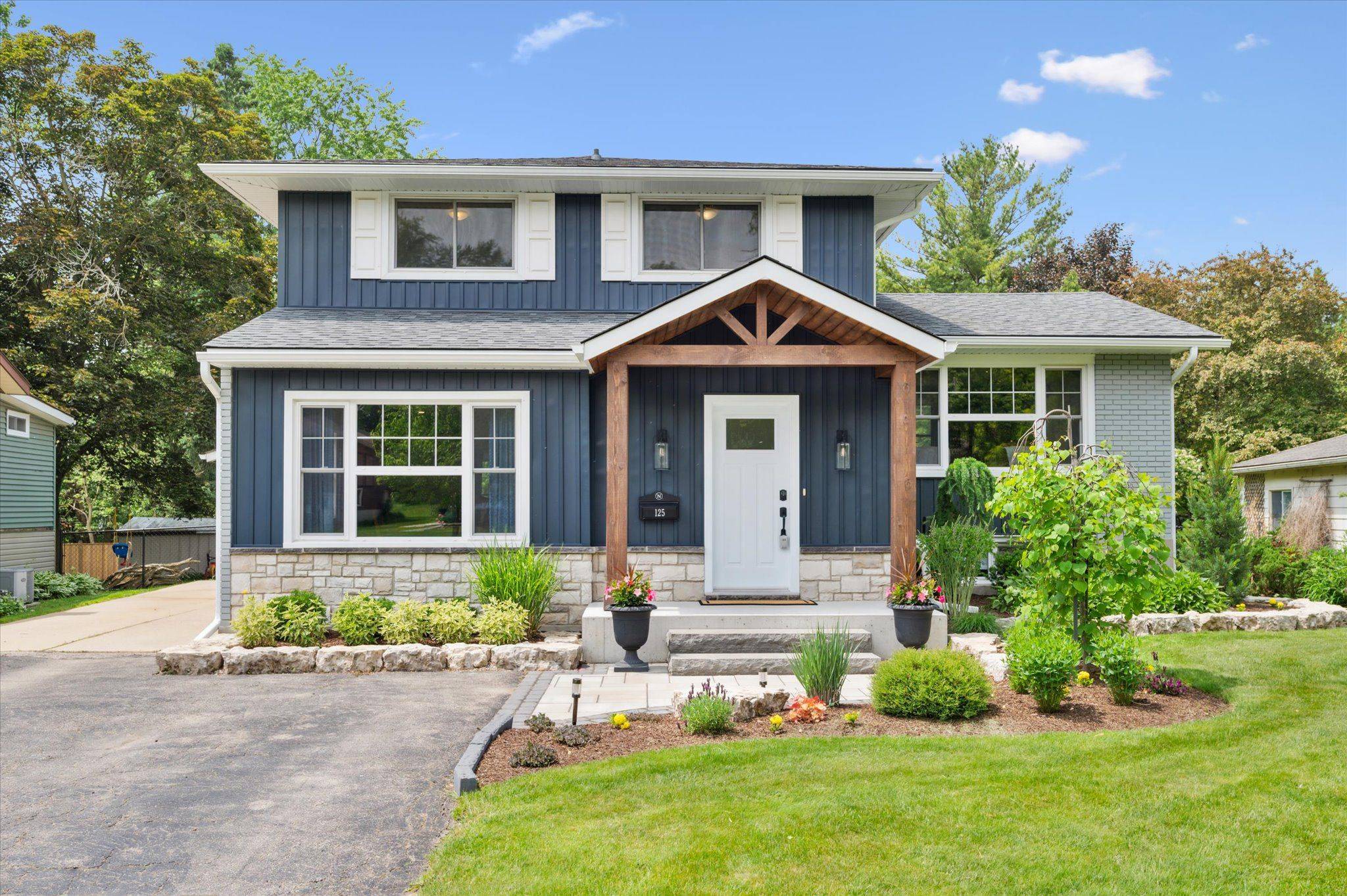 125 Macgregor CRES, Waterloo, ON N2J 3X2