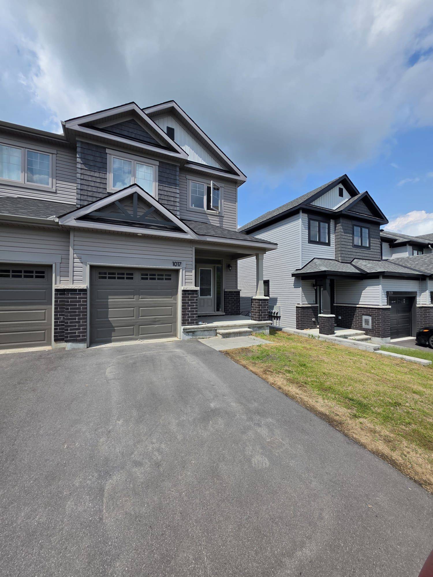 Blossom Park - Airport And Area, ON K1X 1G6,1017 Kijik CRES