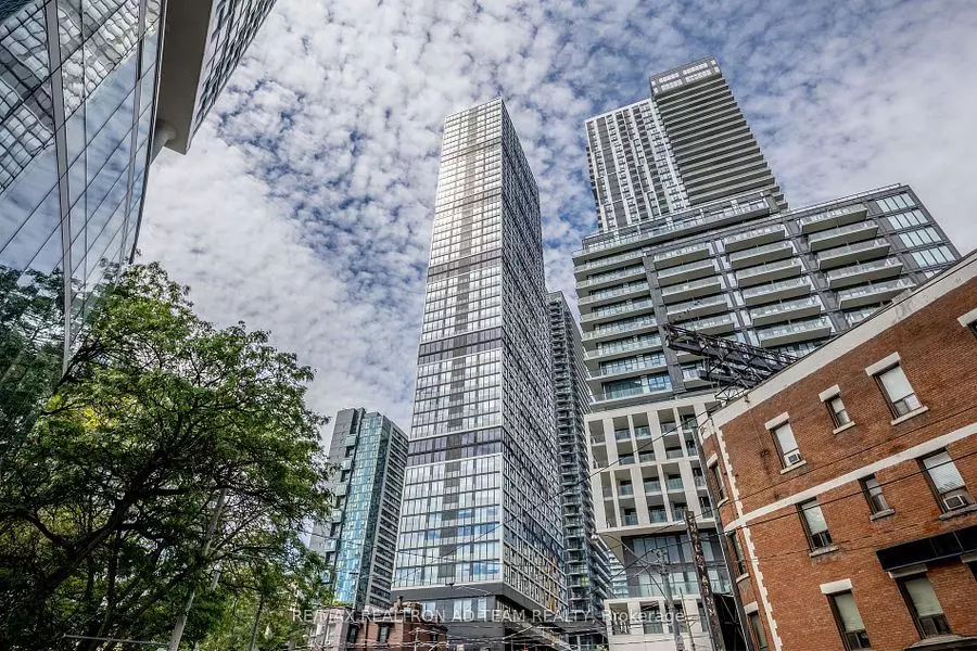 Toronto C08, ON M5A 1Z4,181 Dundas ST E #702