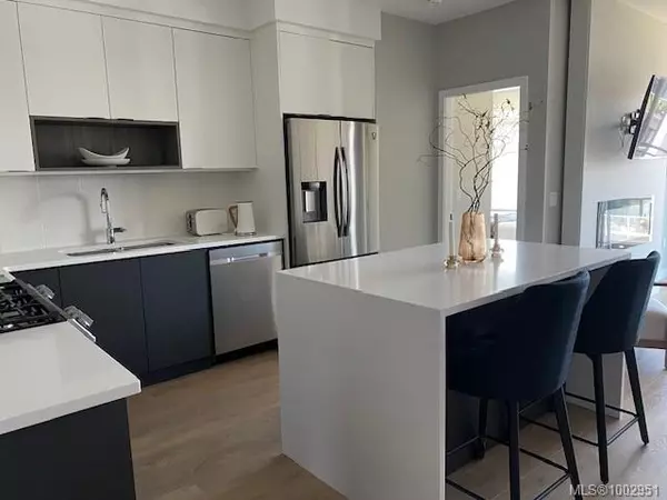 Langford, BC V9B 6W6,967 Whirlaway Cres #402