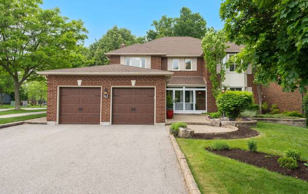 56 Petch CRES, Aurora, ON L4G 5N9