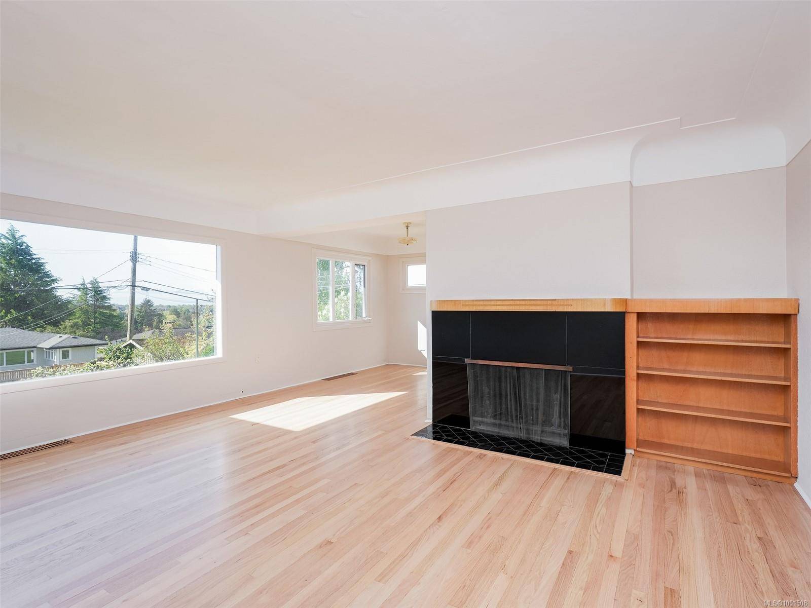 Oak Bay, BC V8R 5N3,3071 Larkdowne Rd