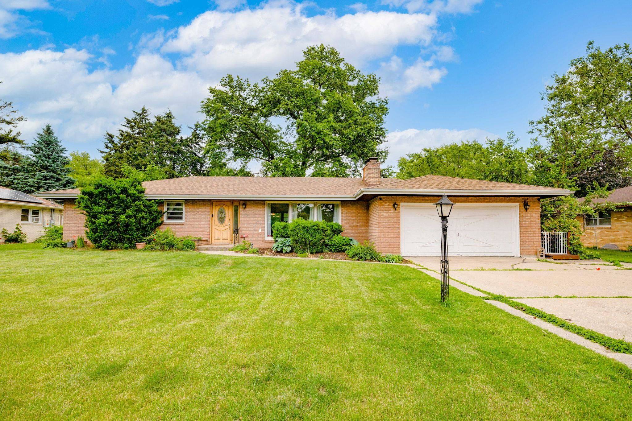 1120 Woodridge Drive, Rockford, IL 61108