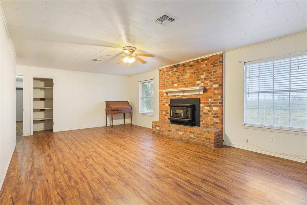 Riesel, TX 76664,415 CR 152