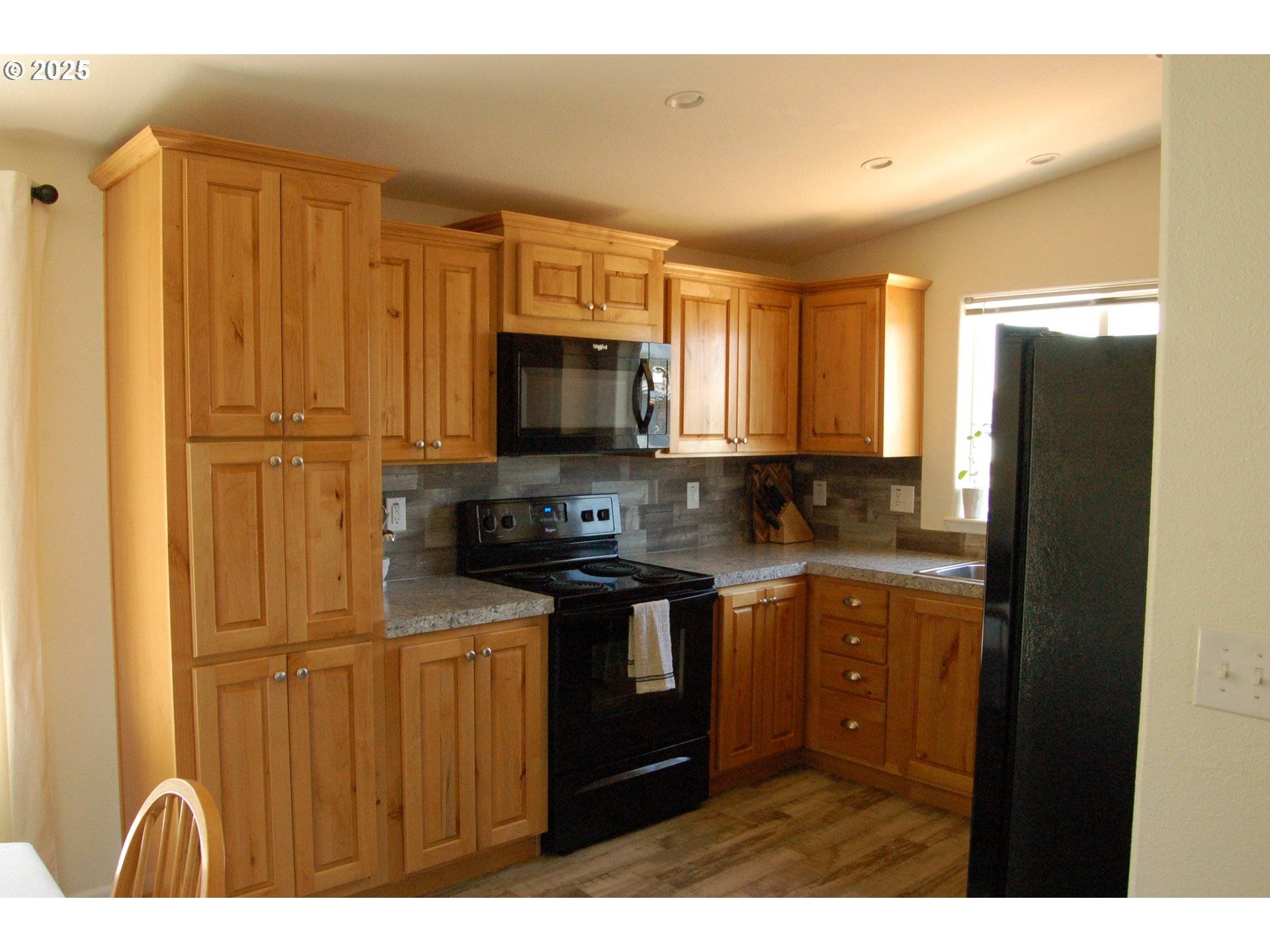 Eugene, OR 97402,1415 S BERTELSEN RD #112