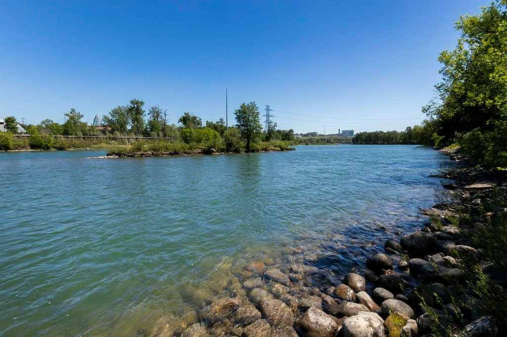Calgary, AB T2G 3X9,30 & 32 New ST Southeast