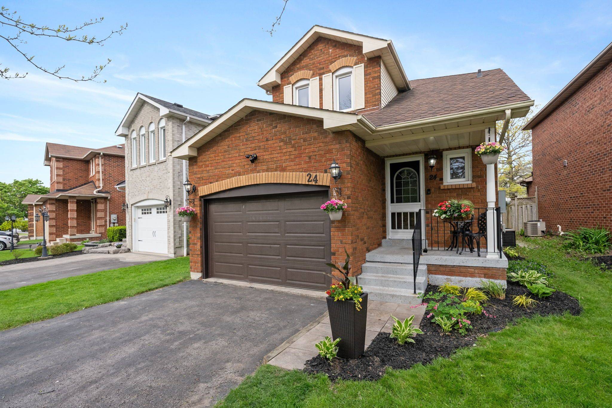 24 Glenmore DR, Whitby, ON L1N 9J3