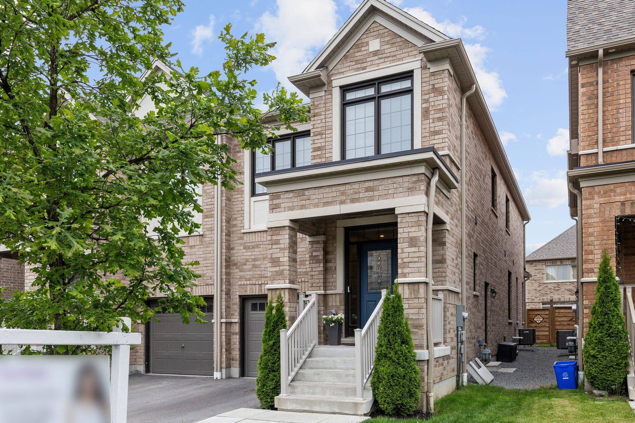39 Louise CRES, Whitby, ON L1P 0J8