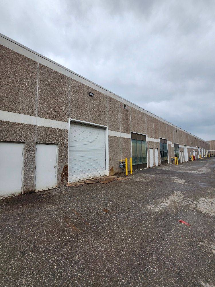 Richmond Hill, ON L4B 4N6,1550 16th AVE #A13