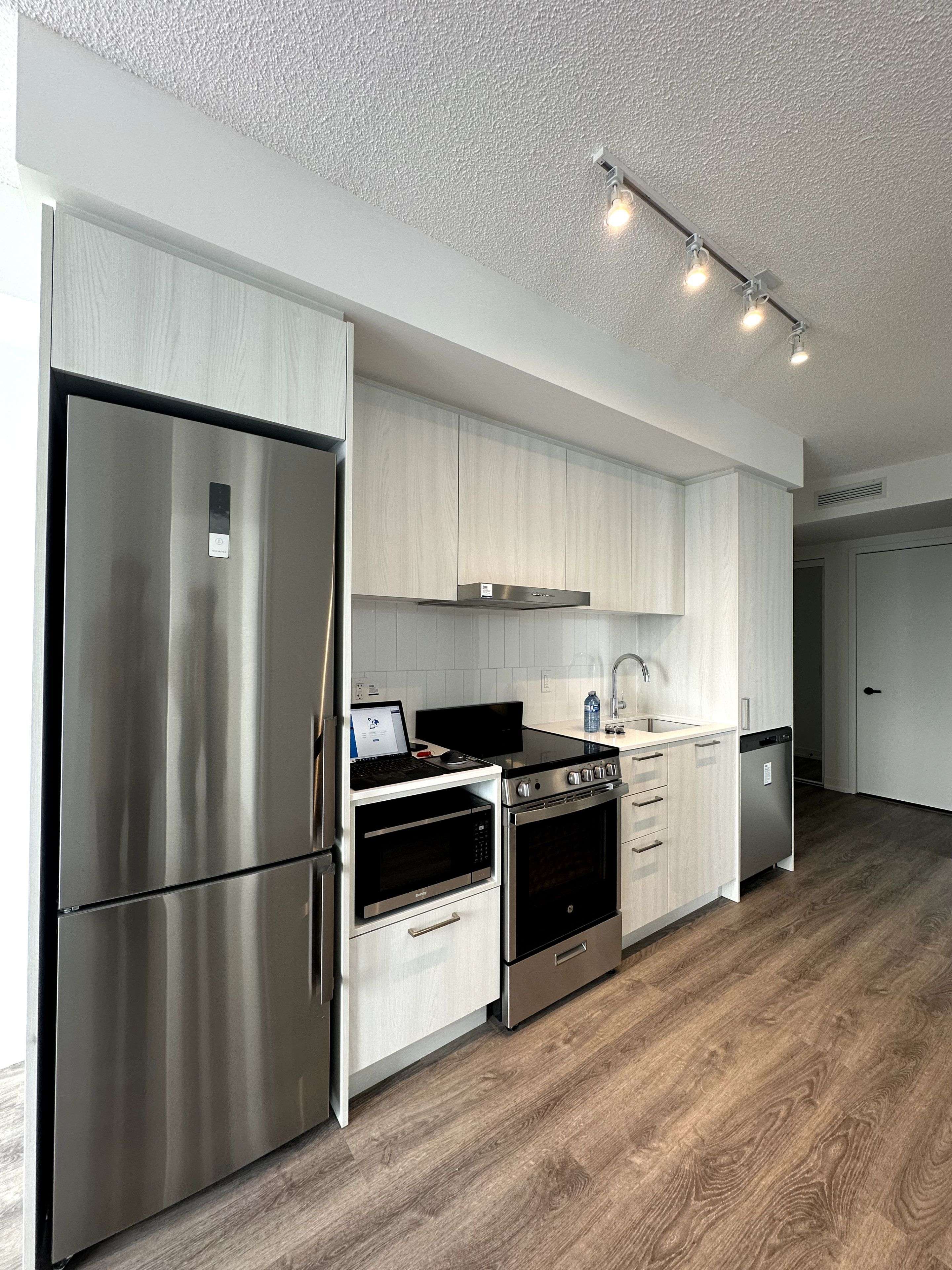 Vaughan, ON L4K 0P9,195 Commerce ST #3803