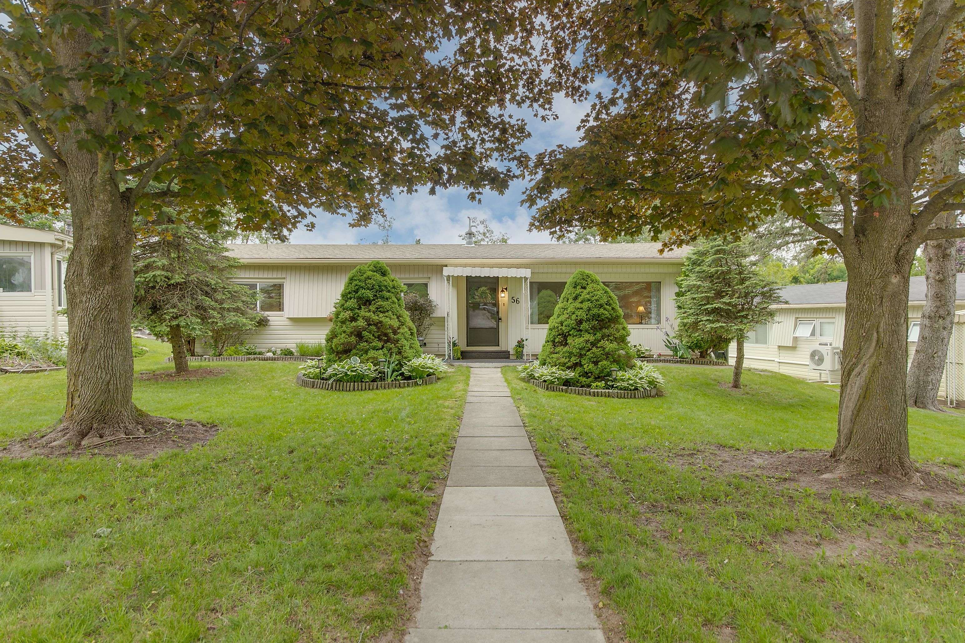 56 Flora DR, Innisfil, ON L9S 1R1