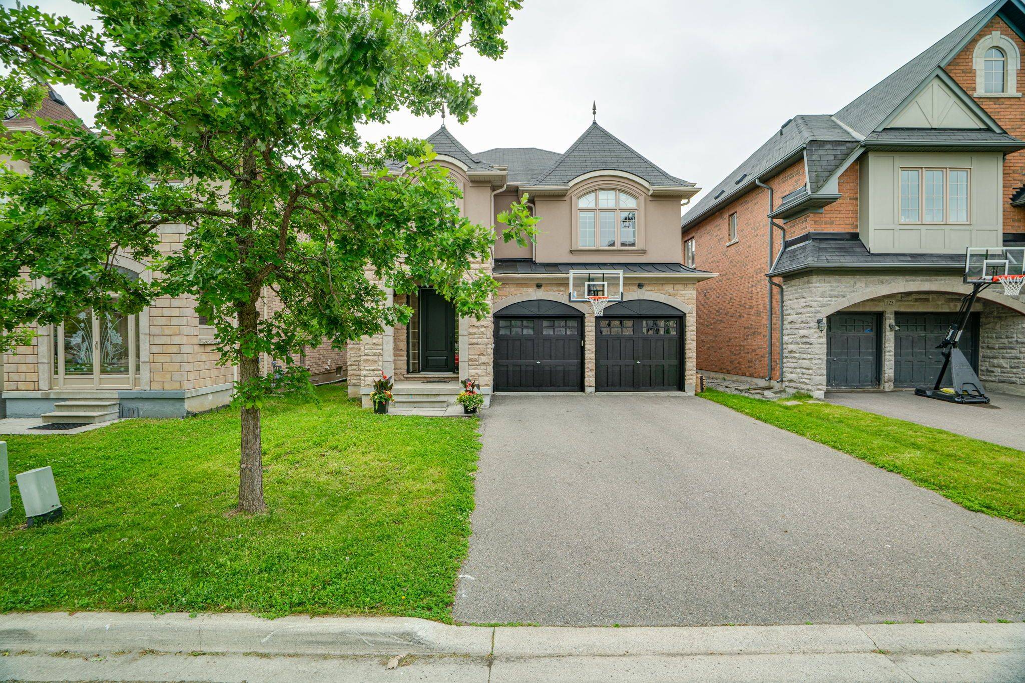 127 Rumsey RD, Vaughan, ON L6A 0W5