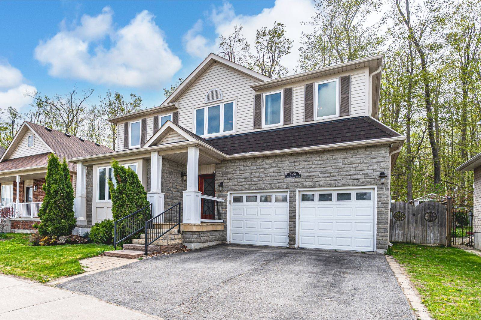 8 Thrushwood DR, Barrie, ON L4N 0Z1