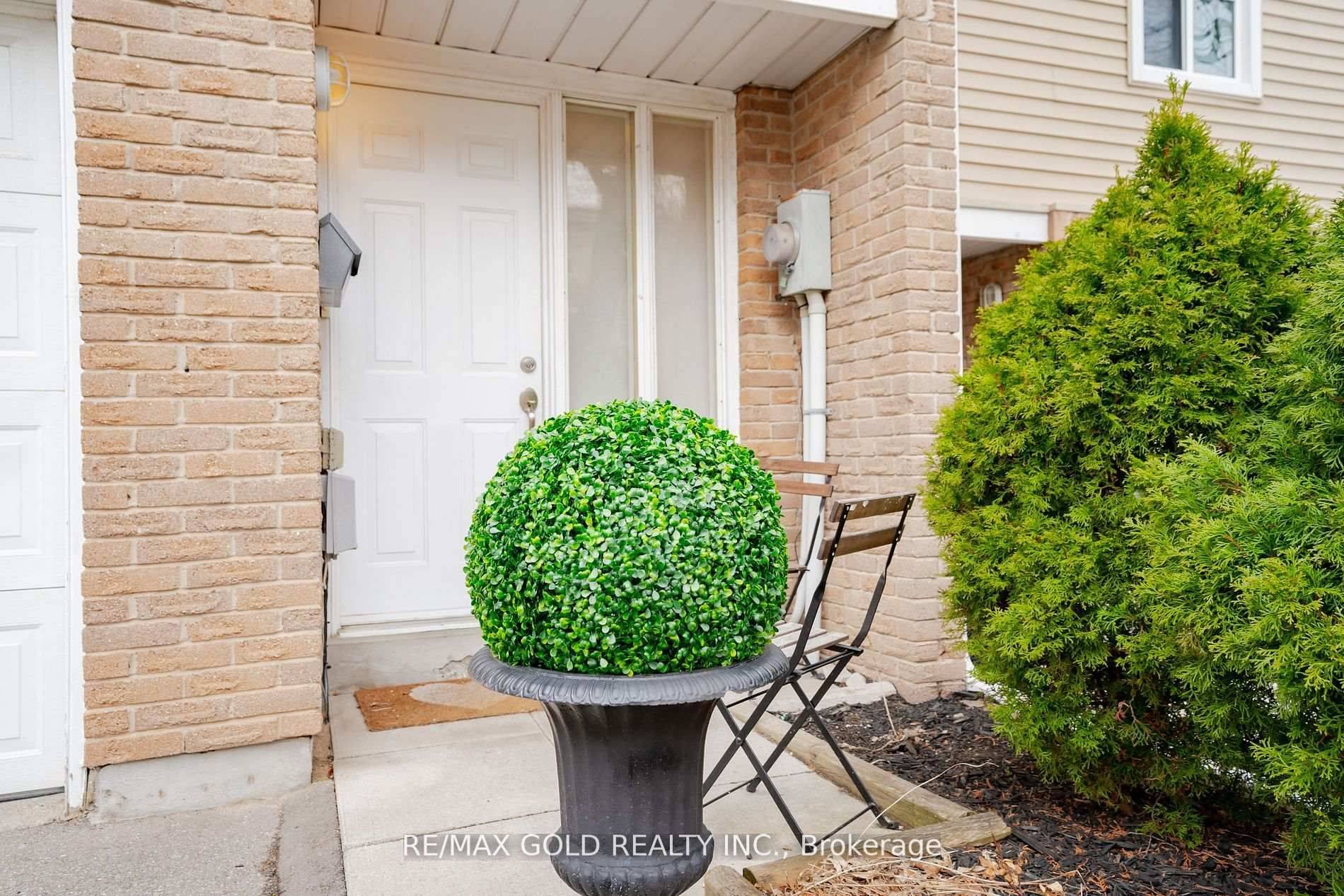 Brampton, ON L6T 4C9,64 Enmount DR