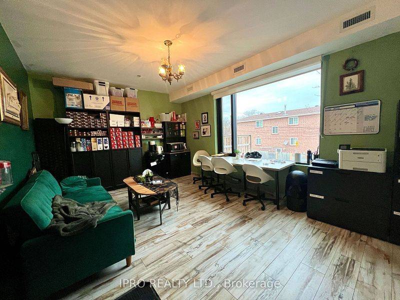 Toronto W02, ON M6G 1L9,798 Bloor ST W #2