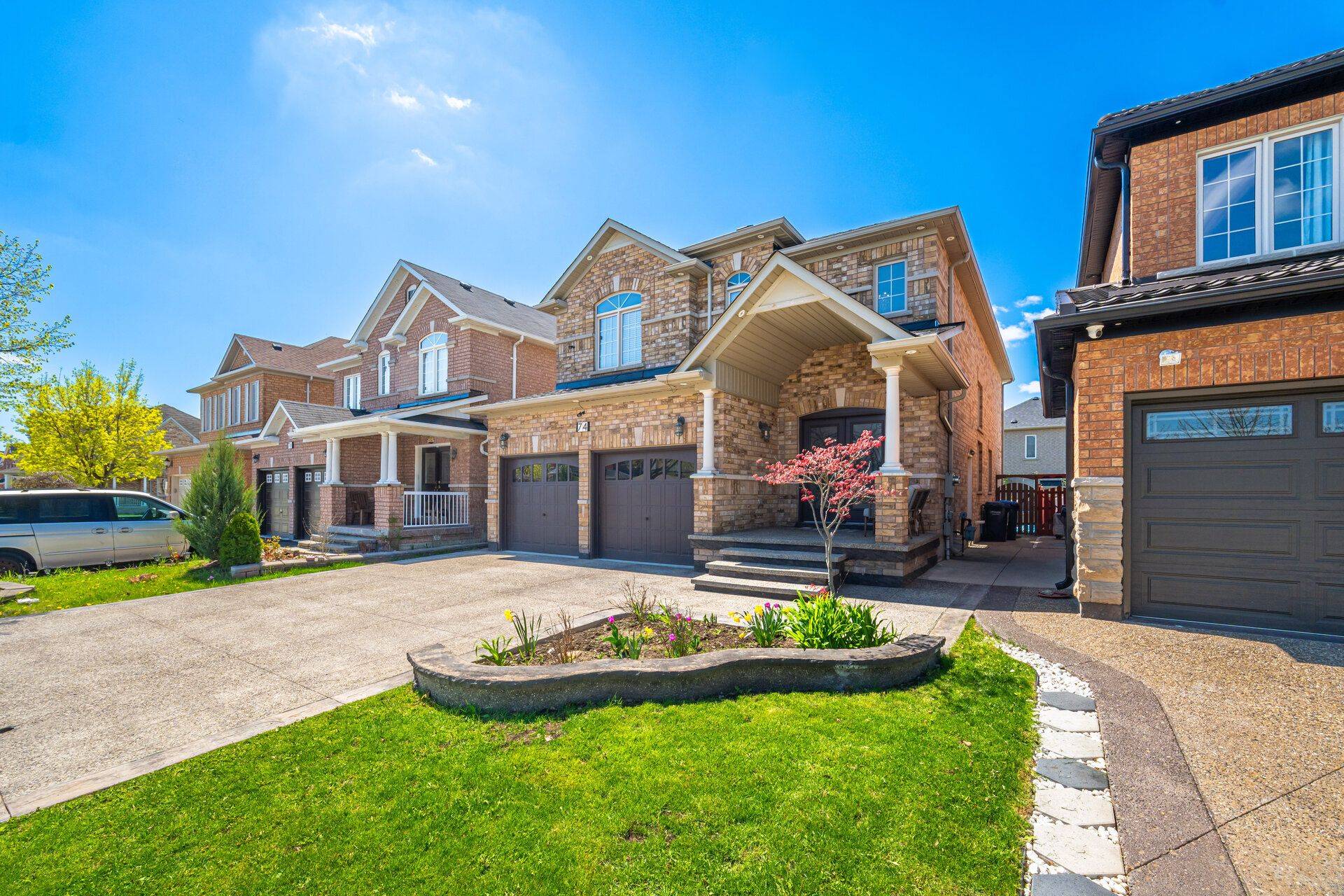 Brampton, ON L6P 2A1,74 Long Meadow RD