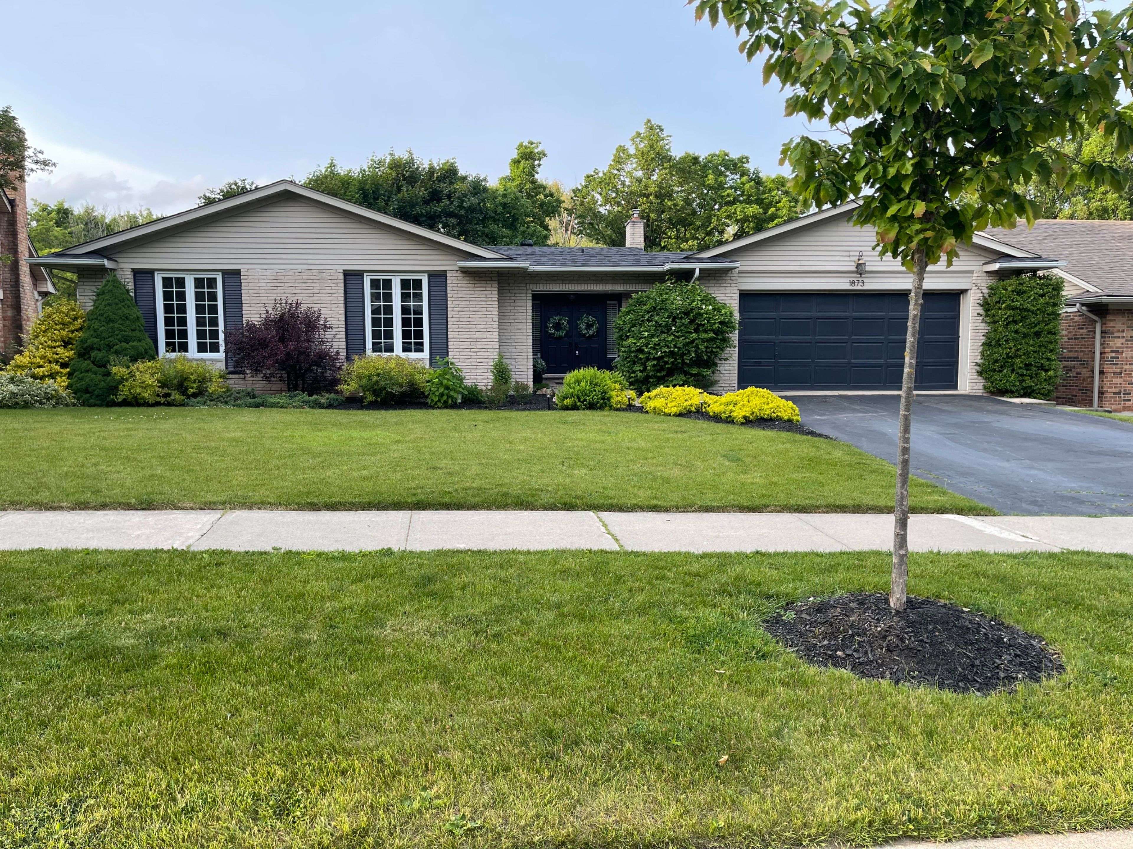1873 Four Seasons DR, Burlington, ON L7P 3B1